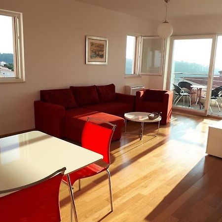 Apartment Lucija - Cozy Flat In The City Center With A Sea View & Parking Makarska Eksteriør bilde