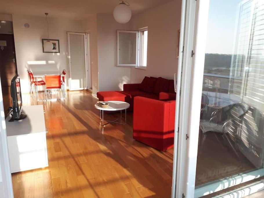 Apartment Lucija - Cozy Flat In The City Center With A Sea View & Parking Makarska Eksteriør bilde