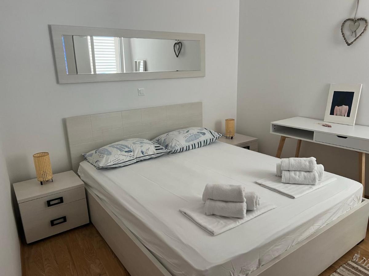 Apartment Lucija - Cozy Flat In The City Center With A Sea View & Parking Makarska Eksteriør bilde