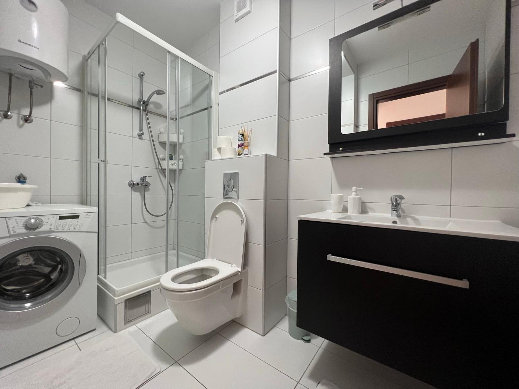 Apartment Lucija - Cozy Flat In The City Center With A Sea View & Parking Makarska Eksteriør bilde