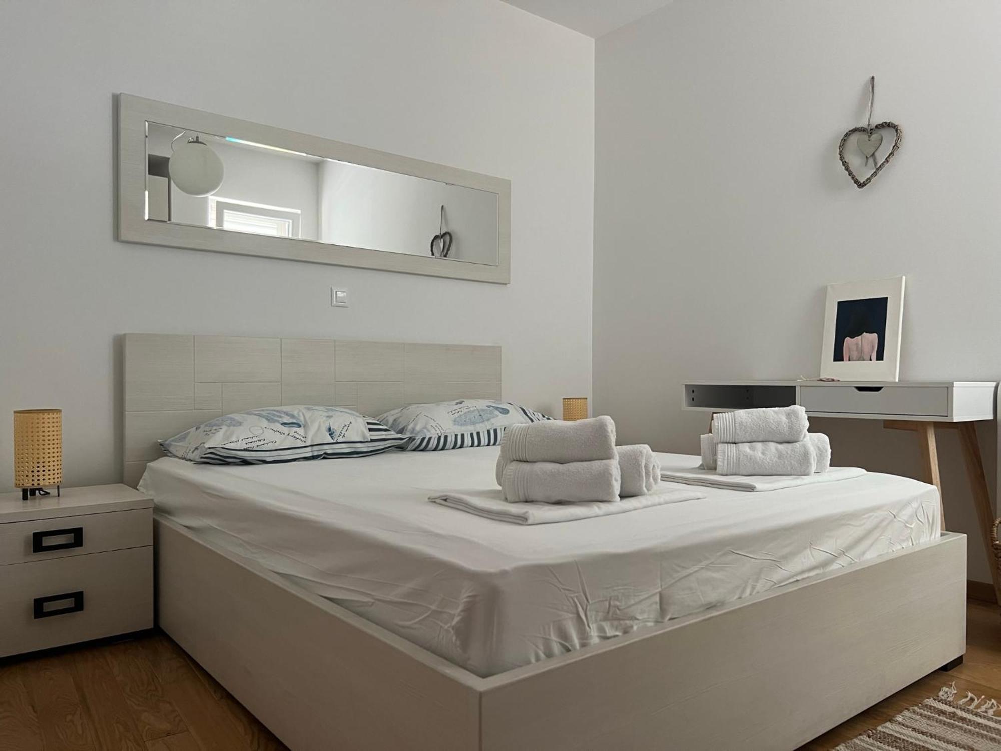 Apartment Lucija - Cozy Flat In The City Center With A Sea View & Parking Makarska Eksteriør bilde