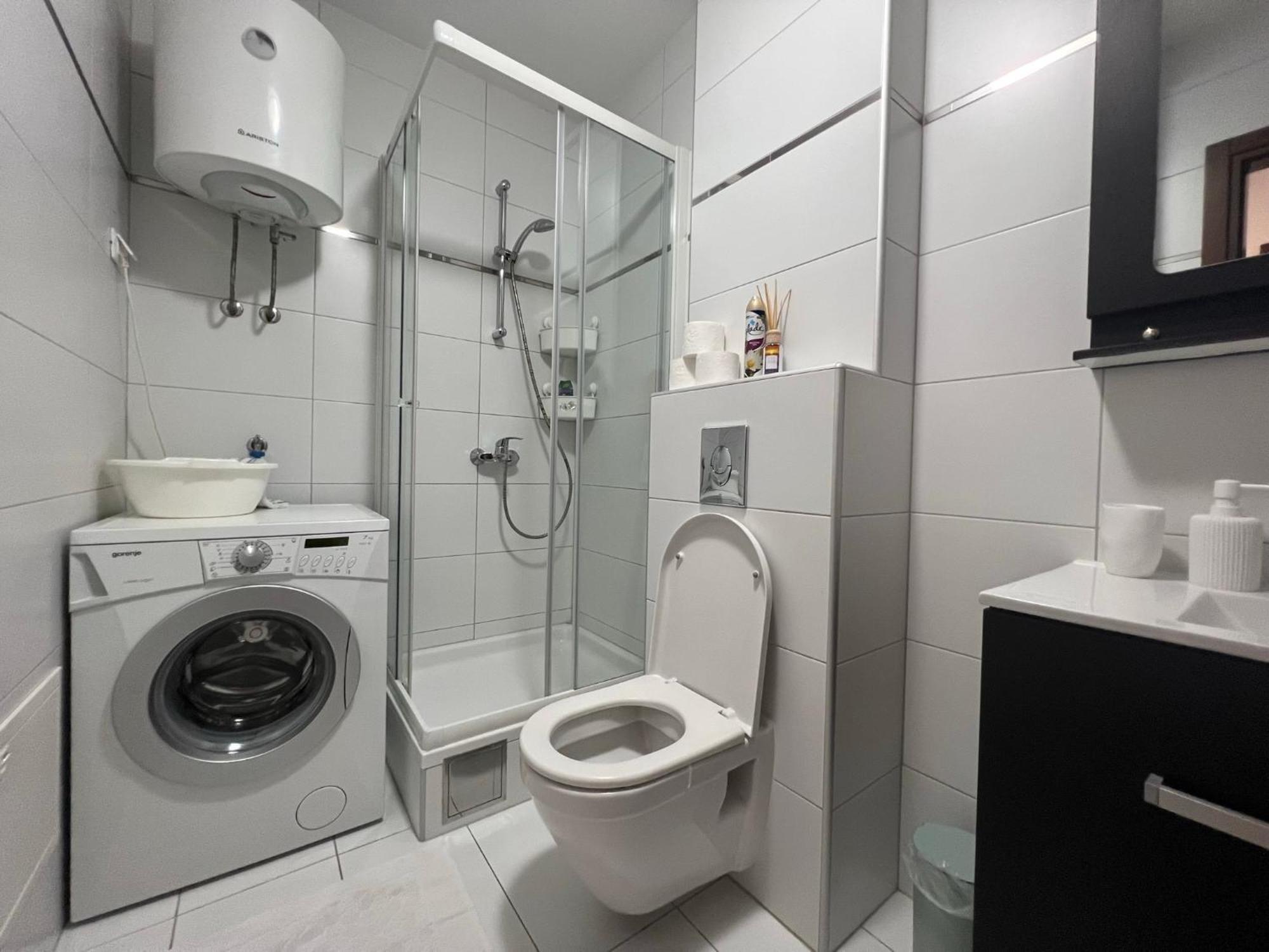 Apartment Lucija - Cozy Flat In The City Center With A Sea View & Parking Makarska Eksteriør bilde