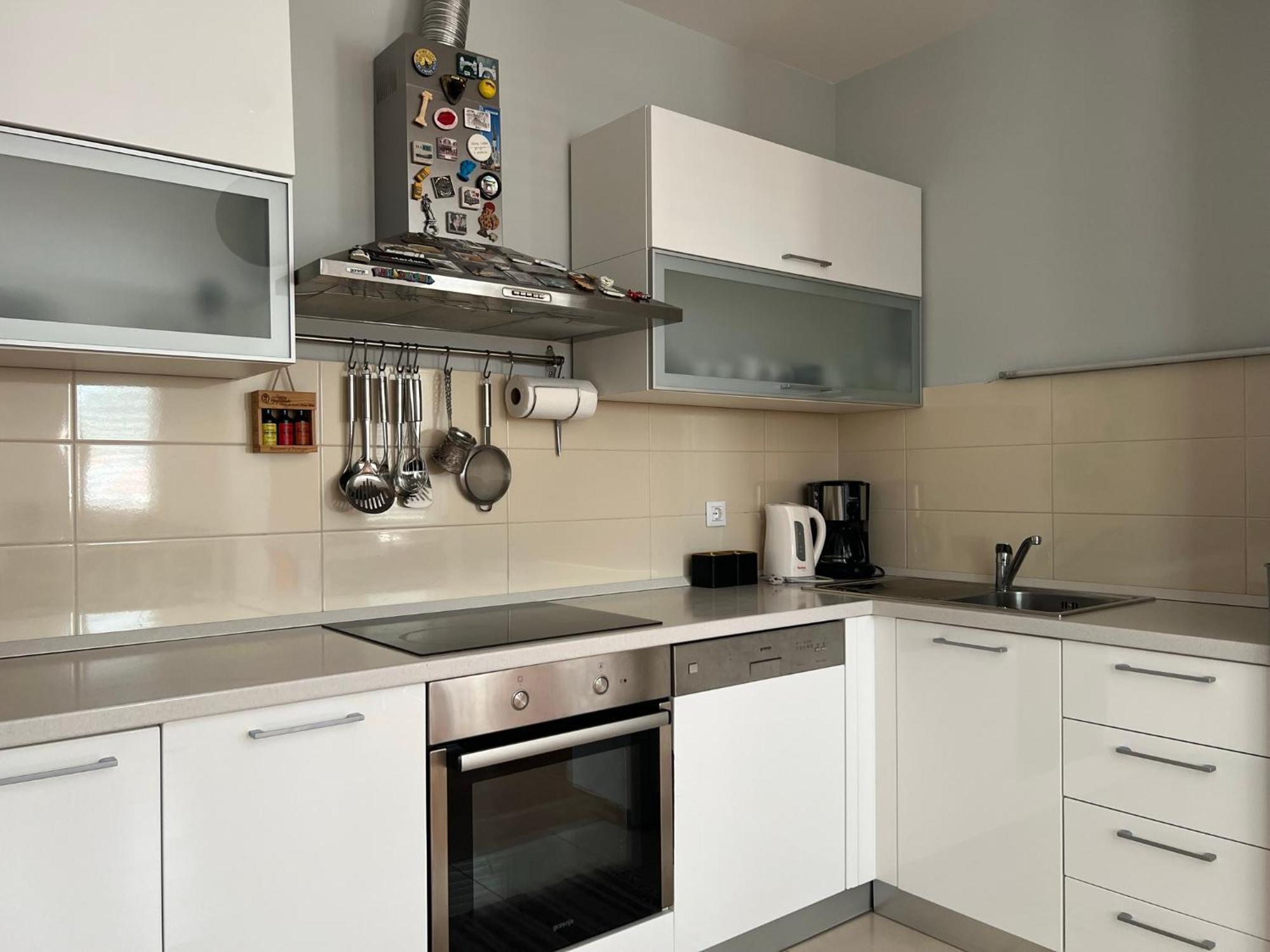 Apartment Lucija - Cozy Flat In The City Center With A Sea View & Parking Makarska Eksteriør bilde