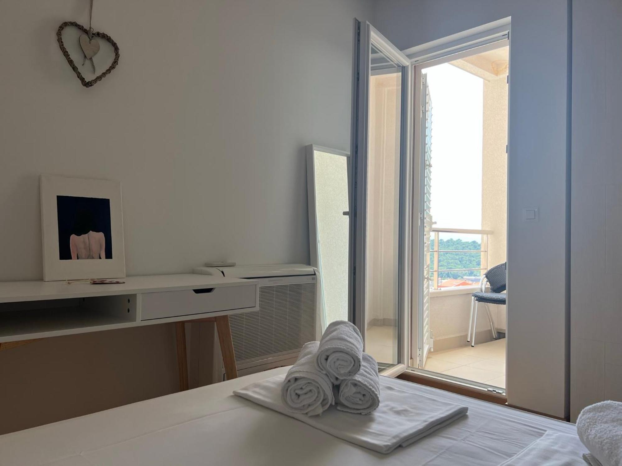Apartment Lucija - Cozy Flat In The City Center With A Sea View & Parking Makarska Eksteriør bilde