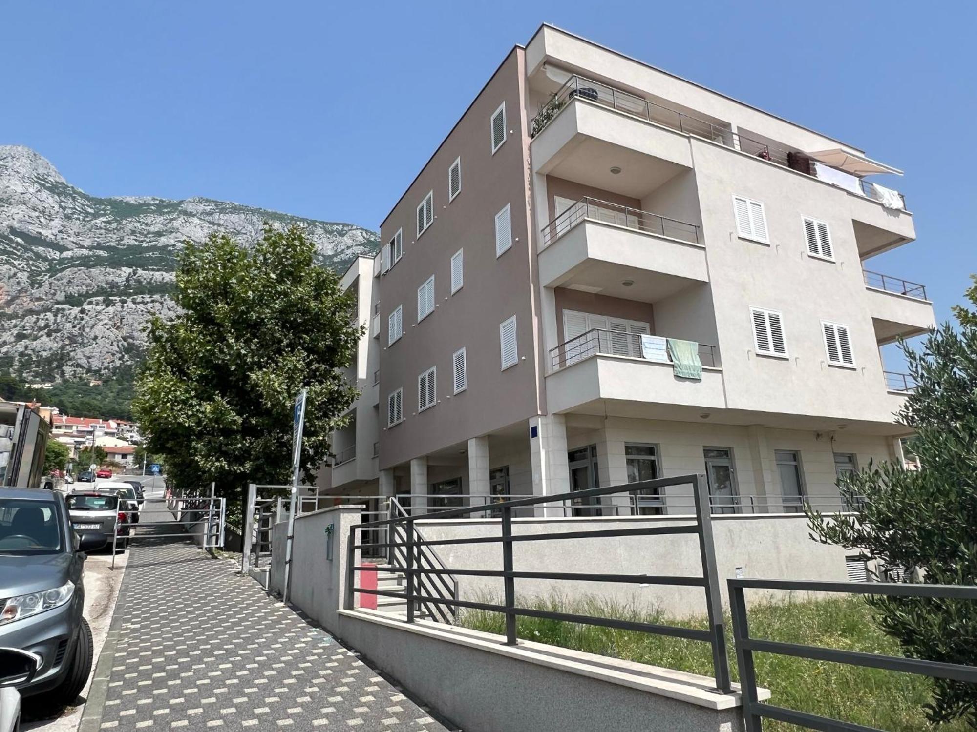 Apartment Lucija - Cozy Flat In The City Center With A Sea View & Parking Makarska Eksteriør bilde